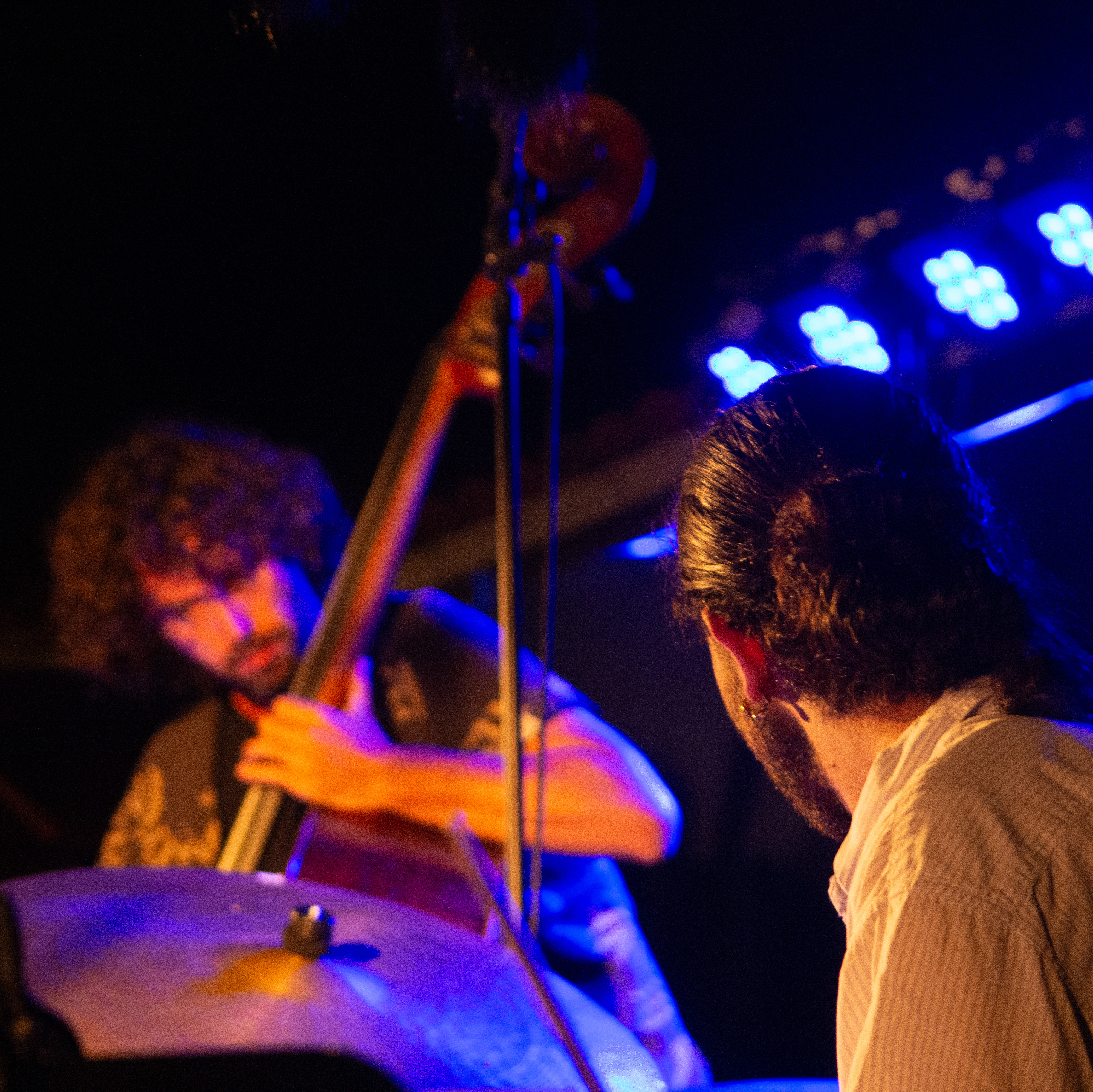 Photo d'un batteur de dos